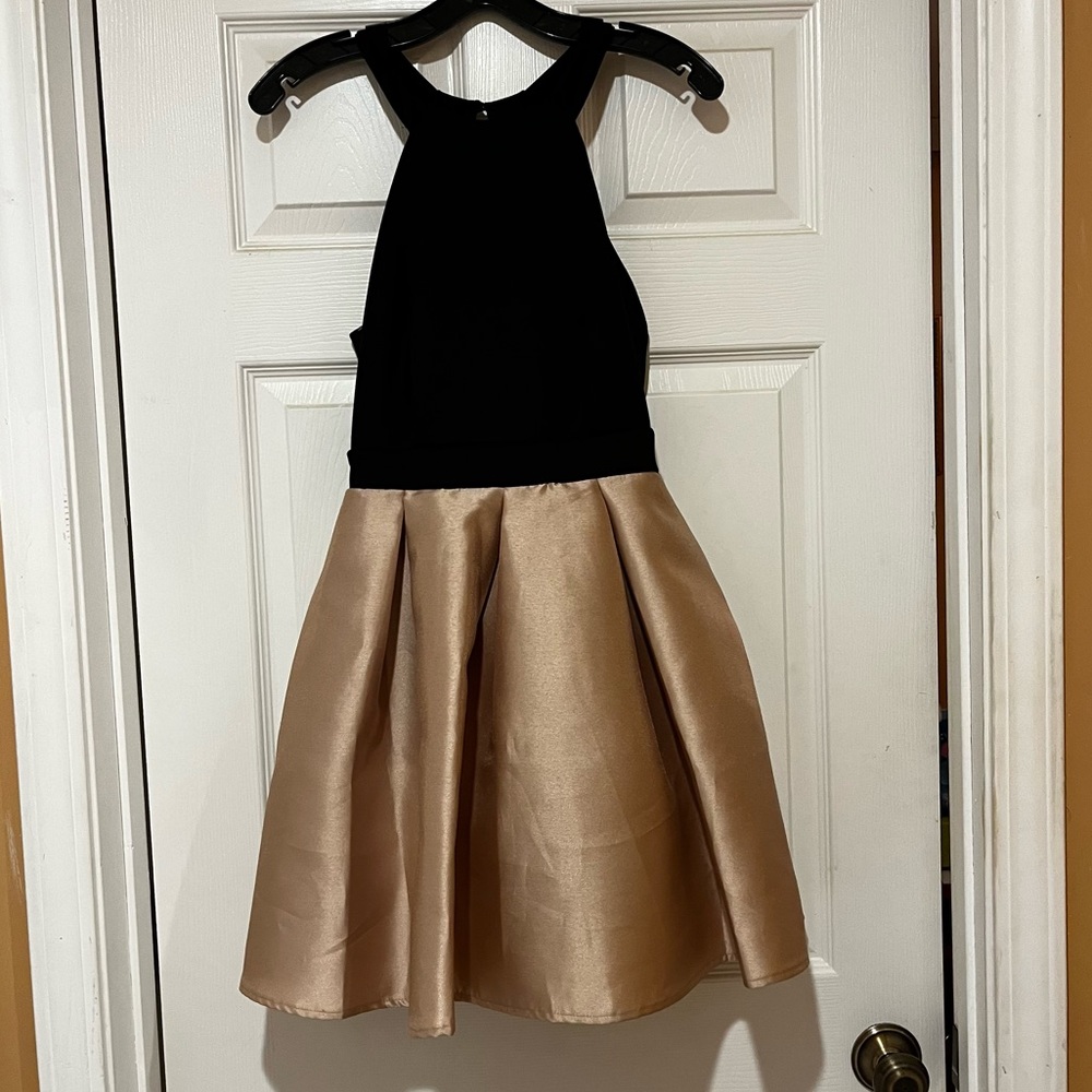 TeezeMe Short Formal/Prom/Homecoming Black and Gold Halter Neck Dress